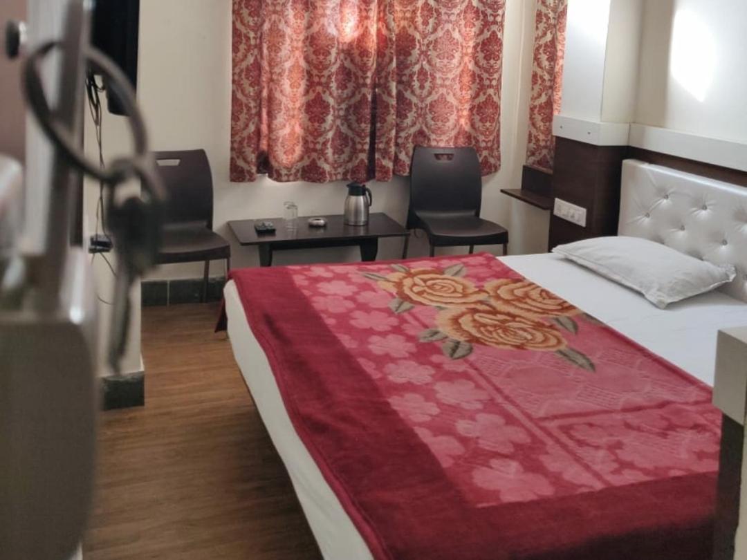 Hotel Vaidehi Udaipur Rum bild